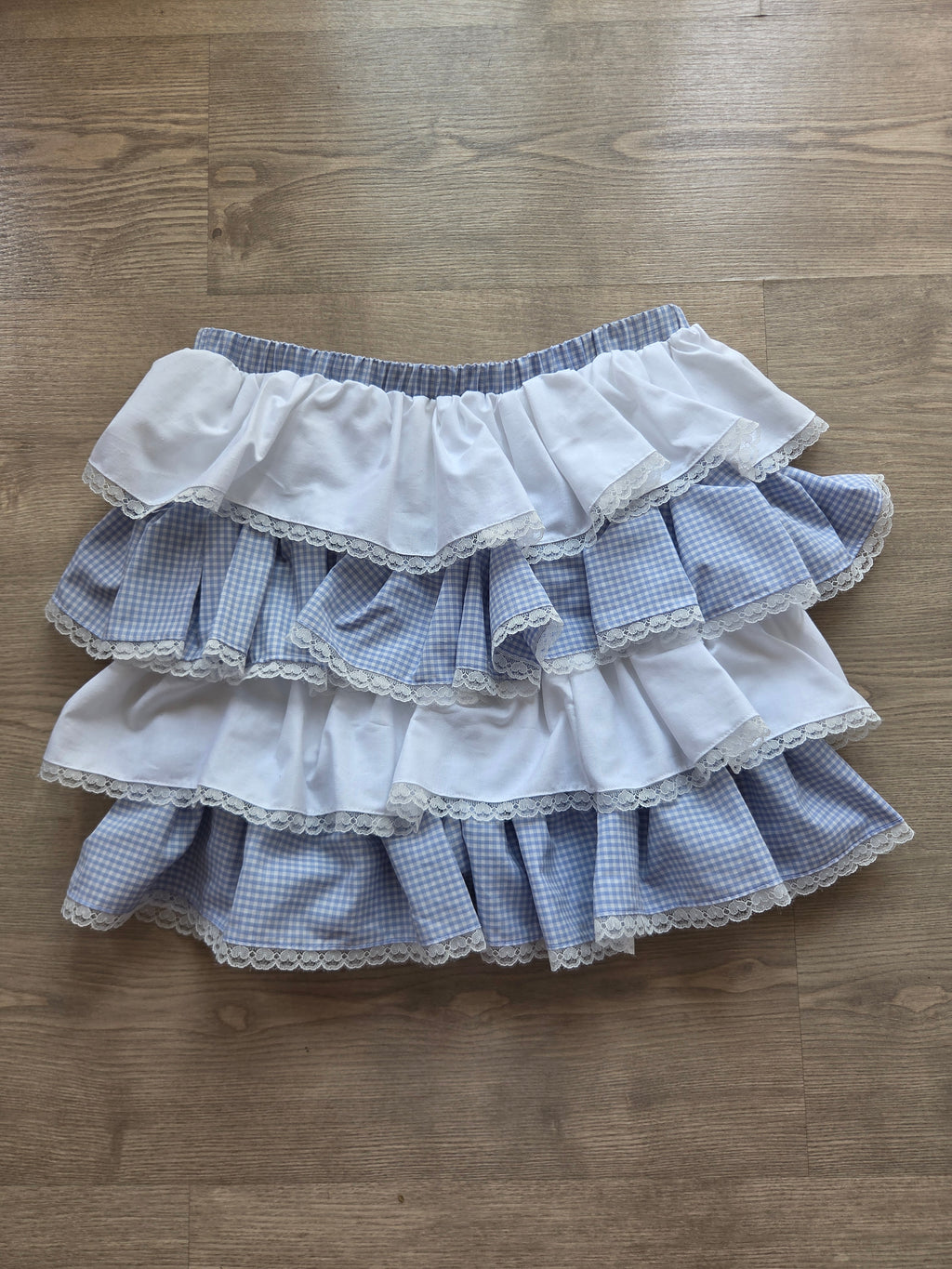 Falda de Volantes Por Capas Azul Claro y Blanco