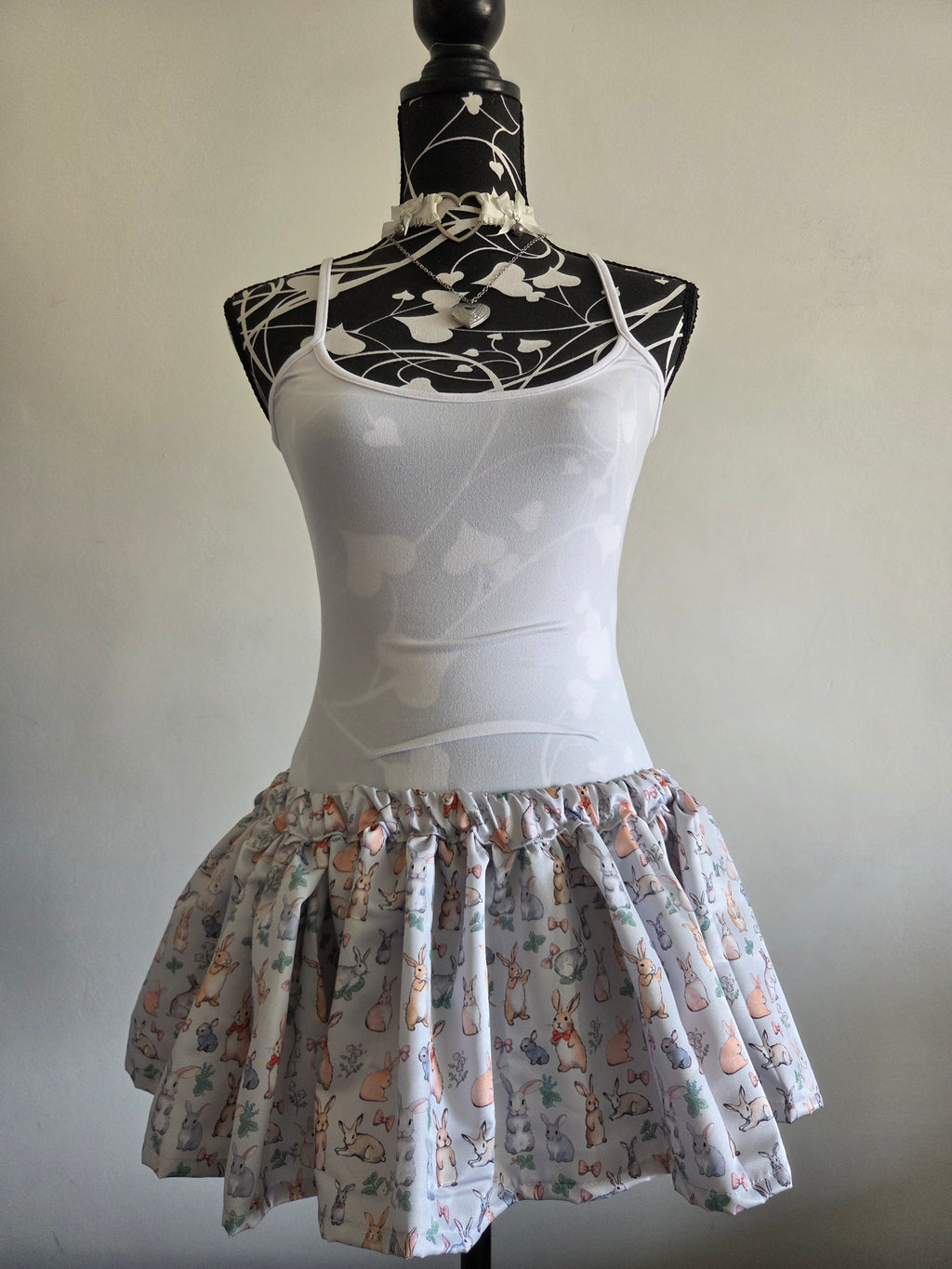 Conjunto Cute Falda y Calentadores Estampado de Conejitos