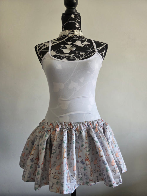 Conjunto Cute Falda y Calentadores Estampado de Conejitos