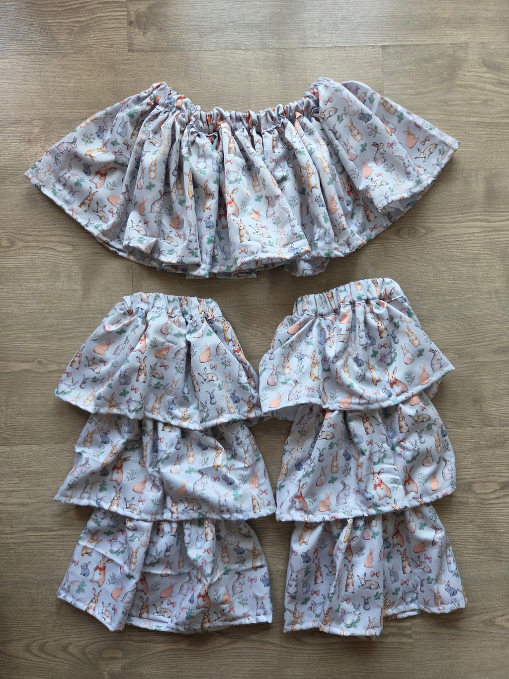 Conjunto Cute Falda y Calentadores Estampado de Conejitos