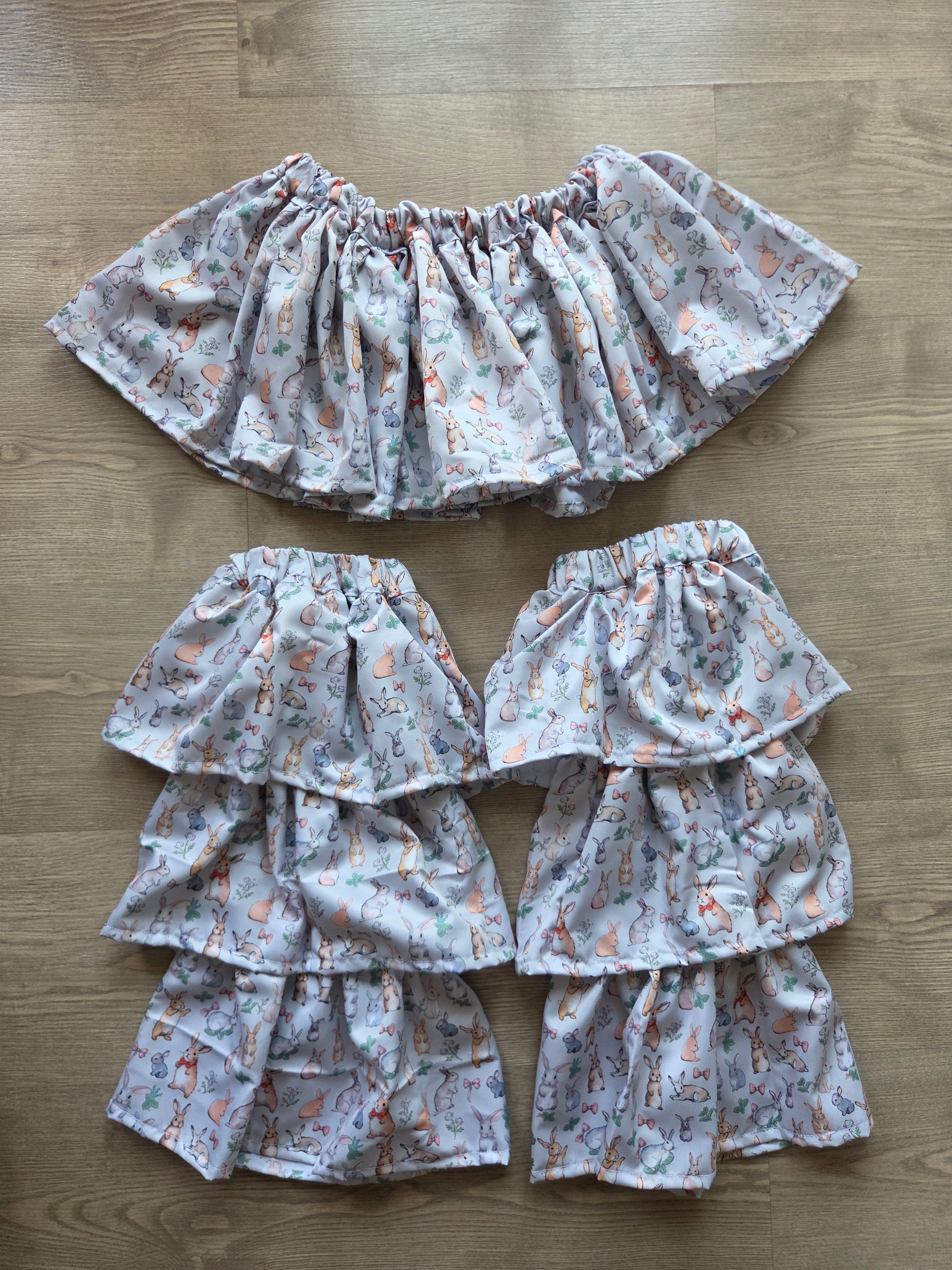 Conjunto Cute Falda y Calentadores Estampado de Conejitos