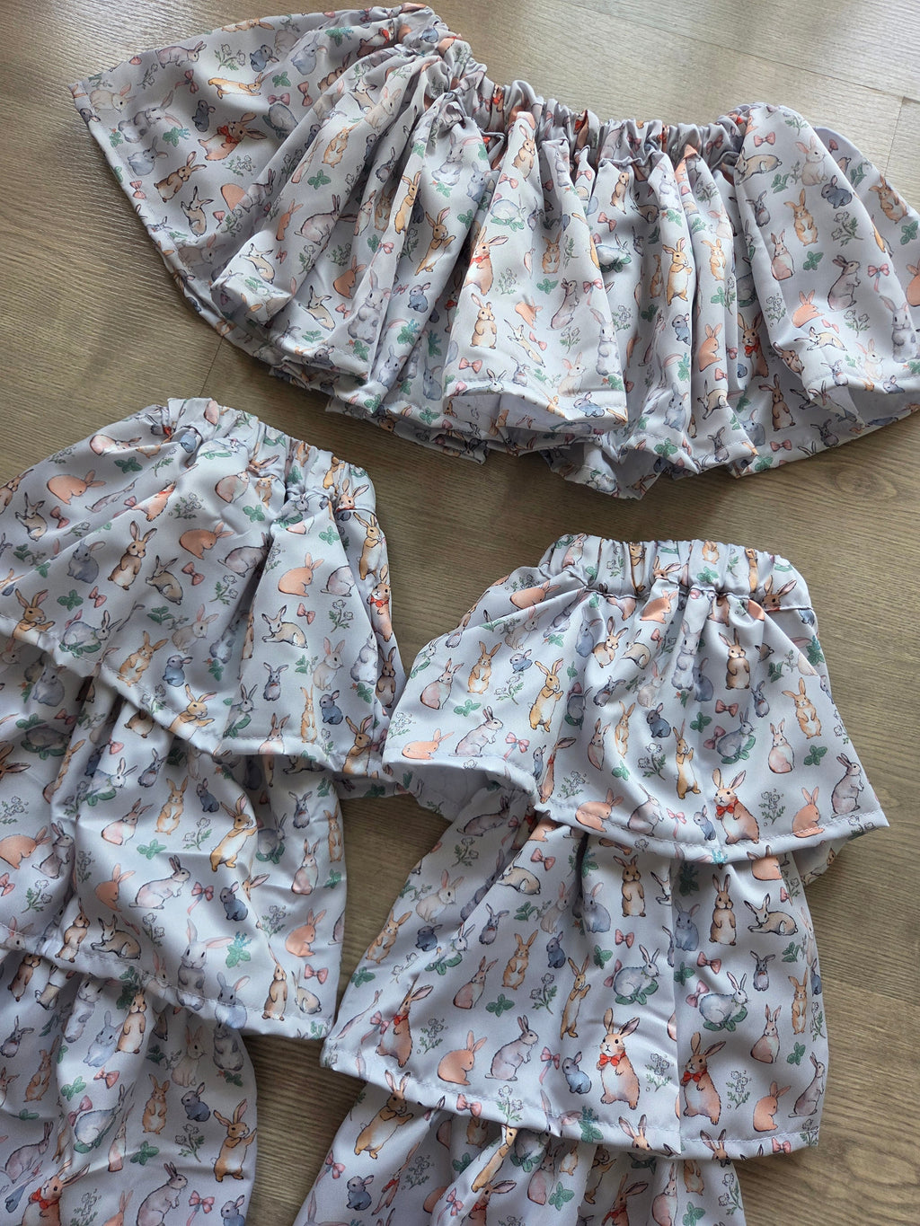 Conjunto Cute Falda y Calentadores Estampado de Conejitos