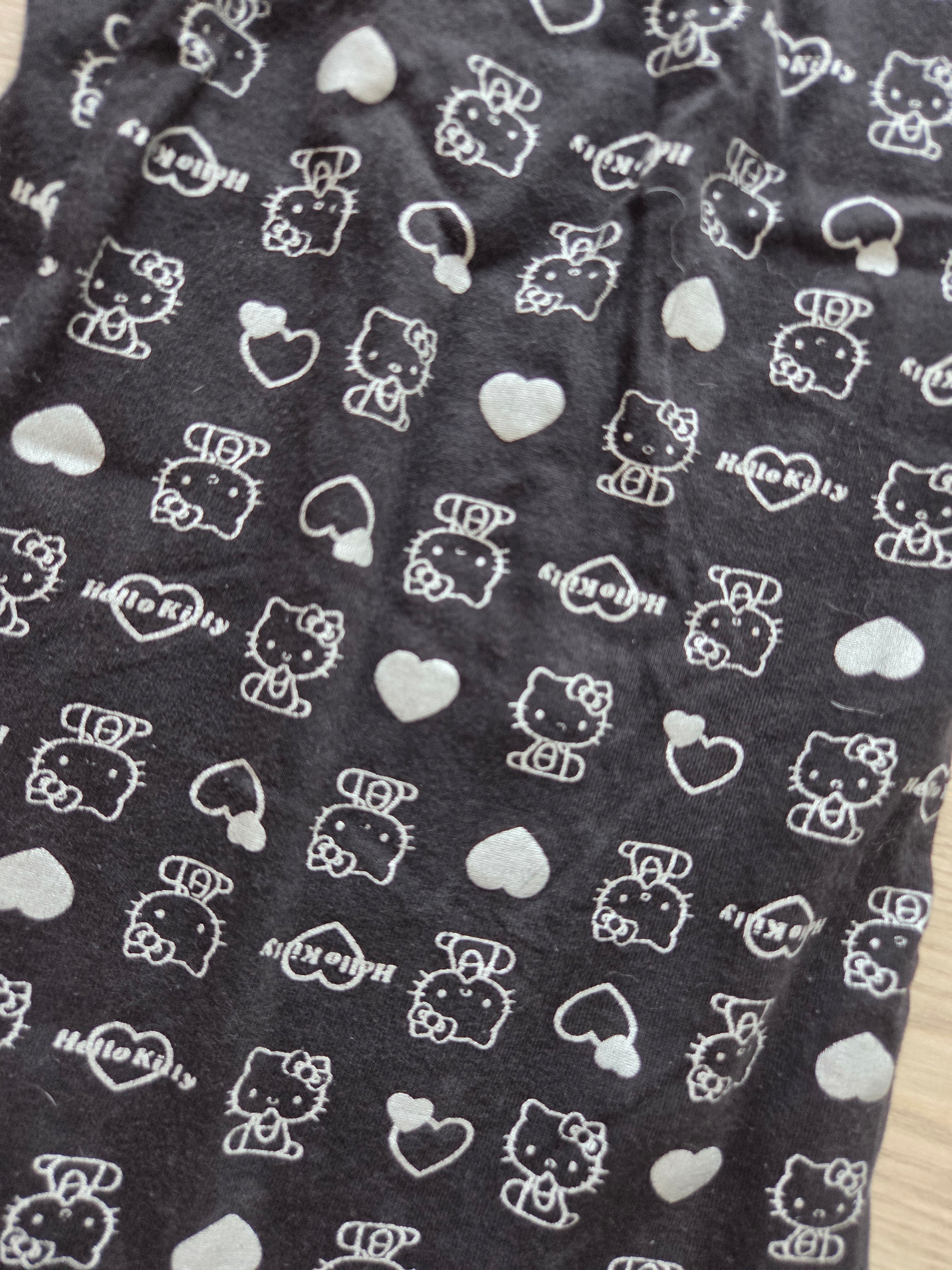 Short y Calentadores Hello Kitty Negros
