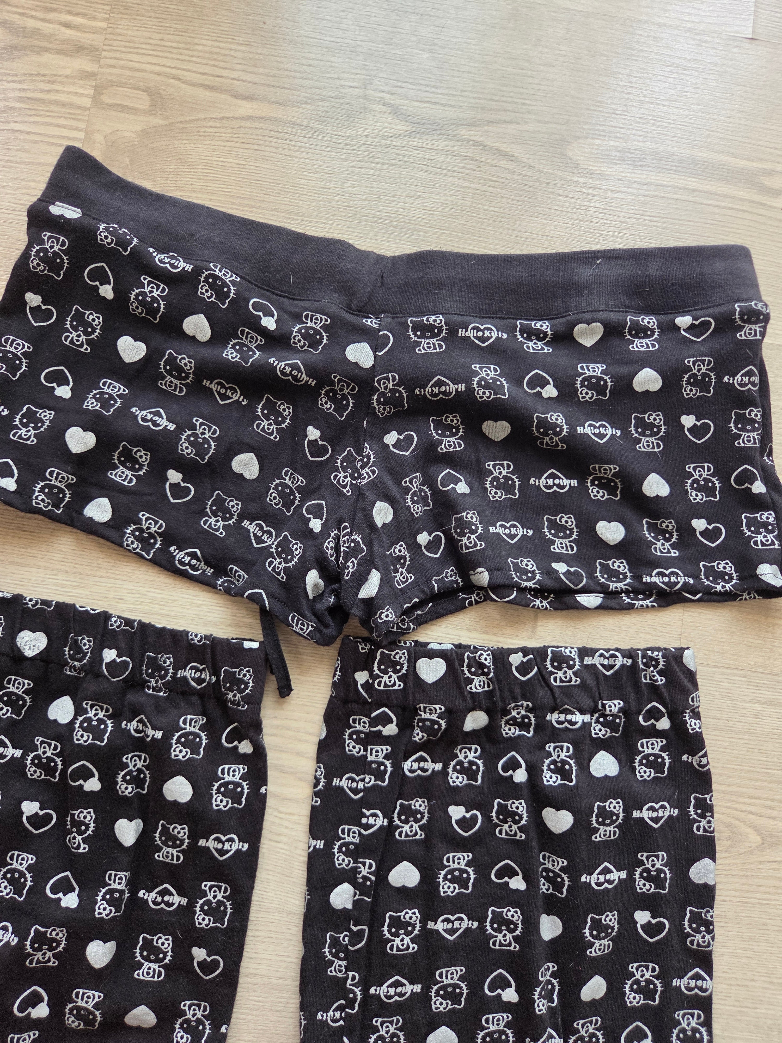 Short y Calentadores Hello Kitty Negros