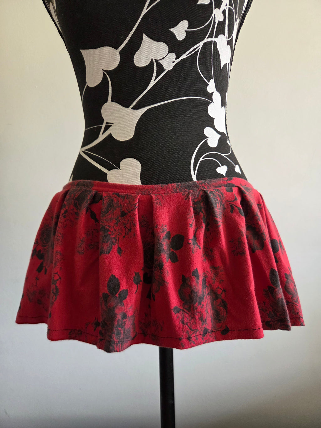 Micro Falda Tiro Bajo de Rosas