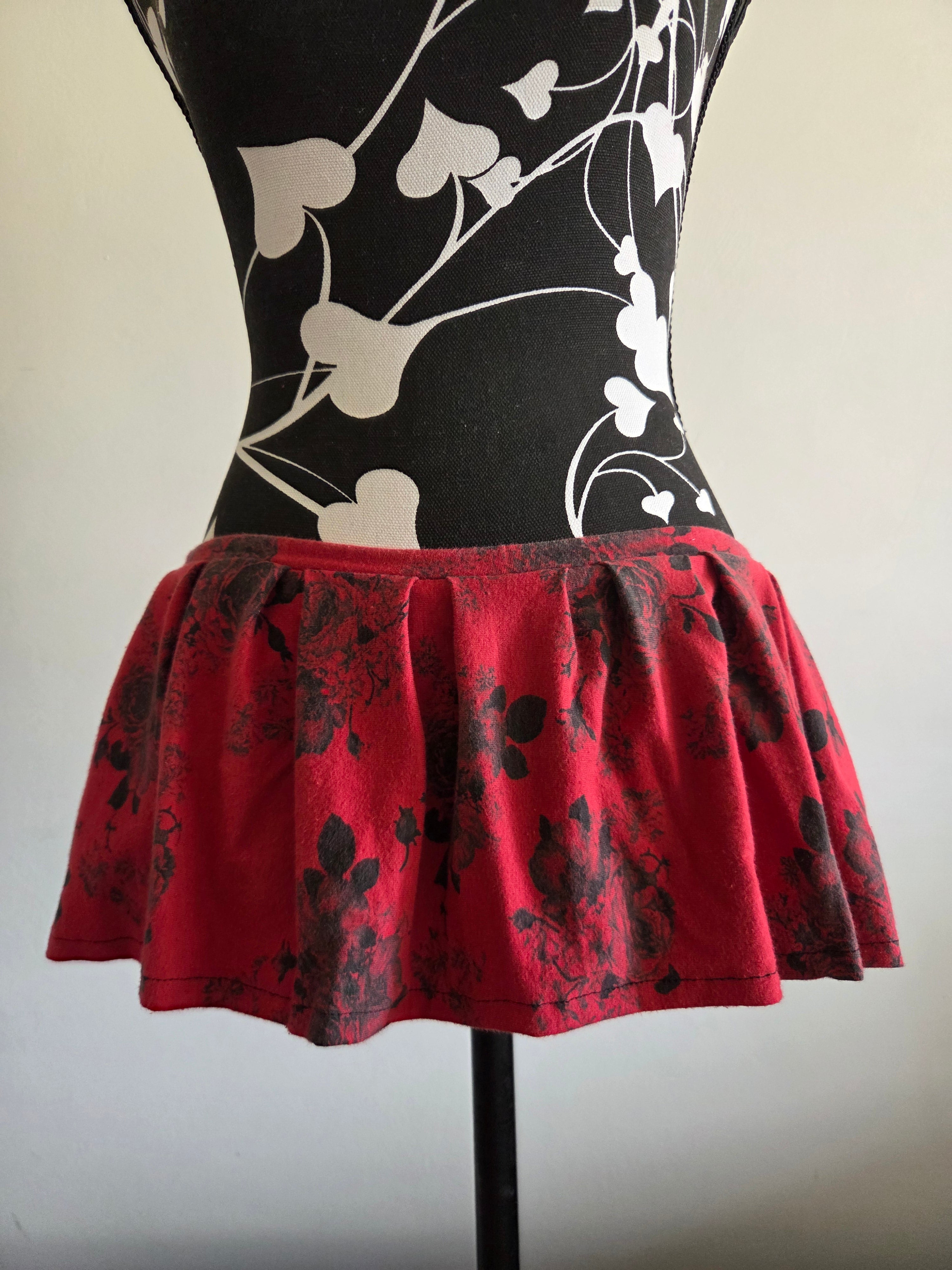 Micro Falda Tiro Bajo de Rosas